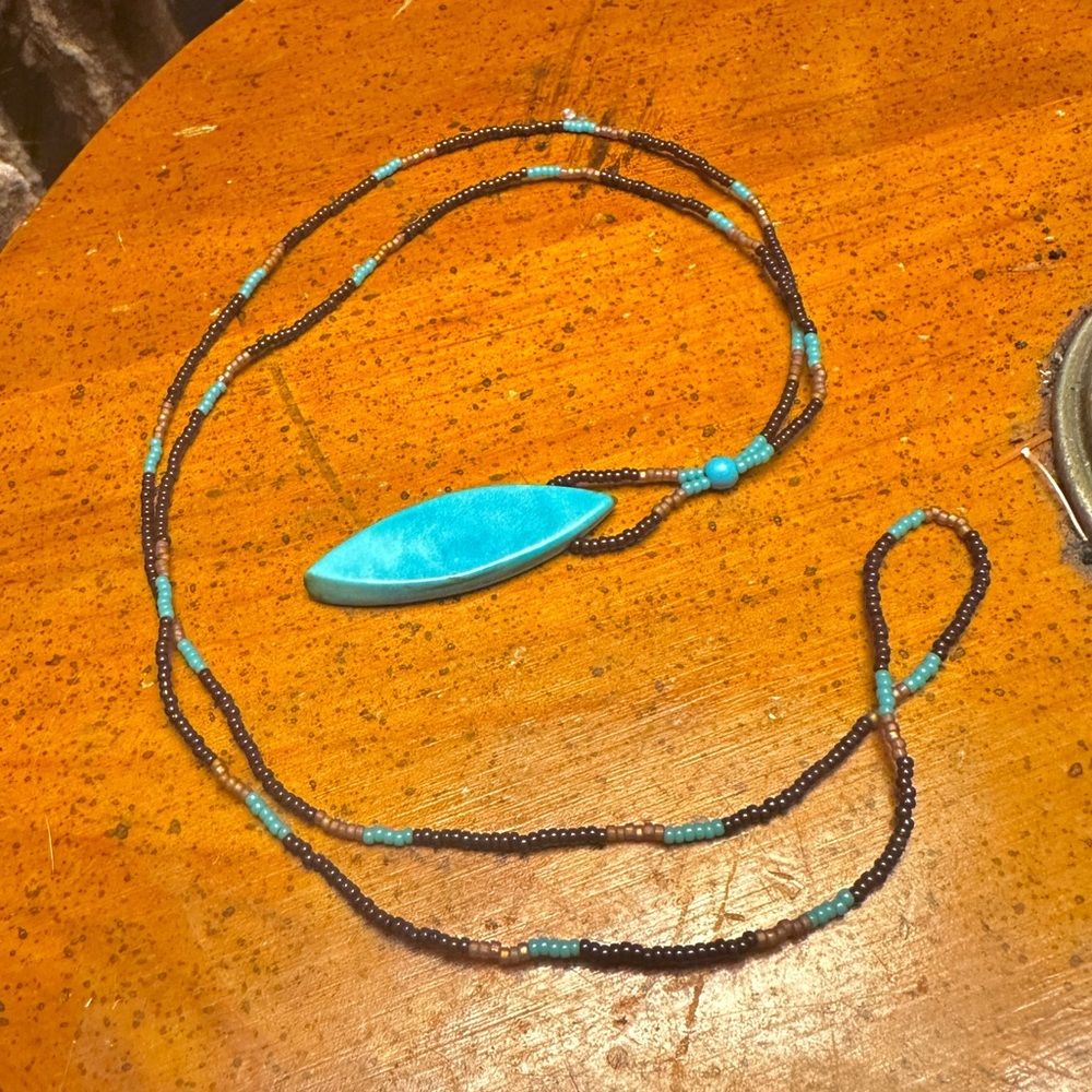 HANDMADE Turquoise point beaded necklace